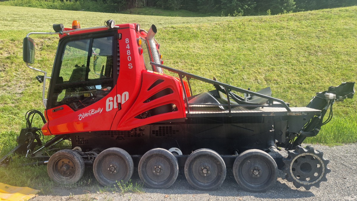 Kässbohrer PistenBully 600 Bj. 2006 mit 13.500h Pistenraupe Fräse