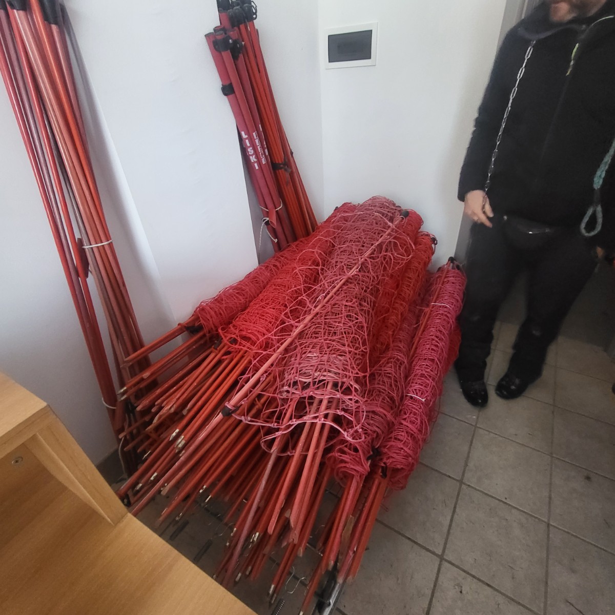 Netze für Skipisten, Schutzmatratzen und verschiedene Materialien