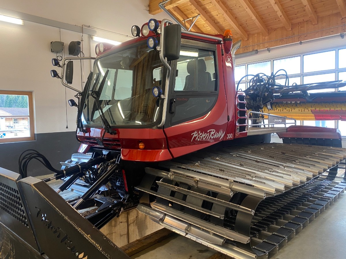 Pistenbully 300